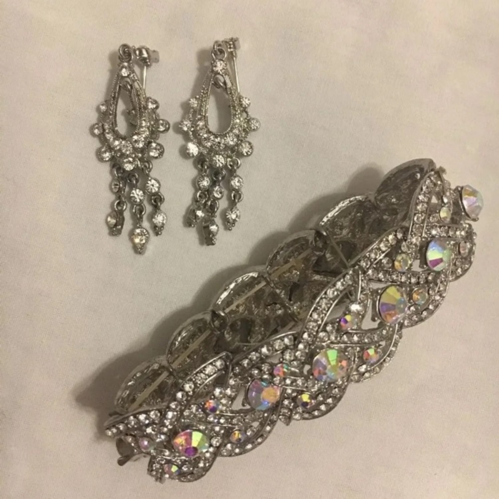 Boutique Bracelet and Earring Set!